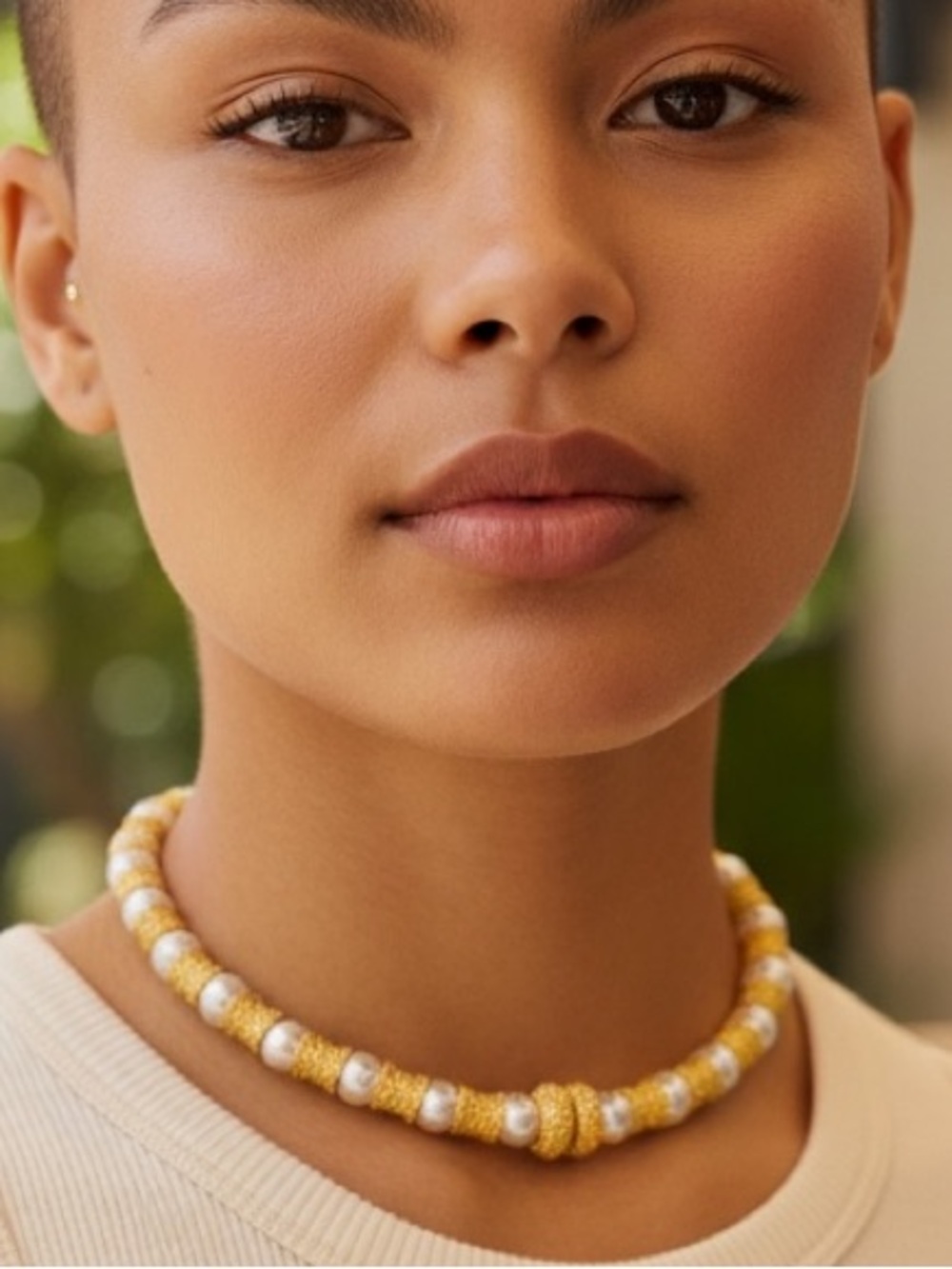 VTG 80s GOLD TONE CYLINDER BEAD & FAUX PEARL STATEMENT COLLAR NECKLACE GLAM 7"